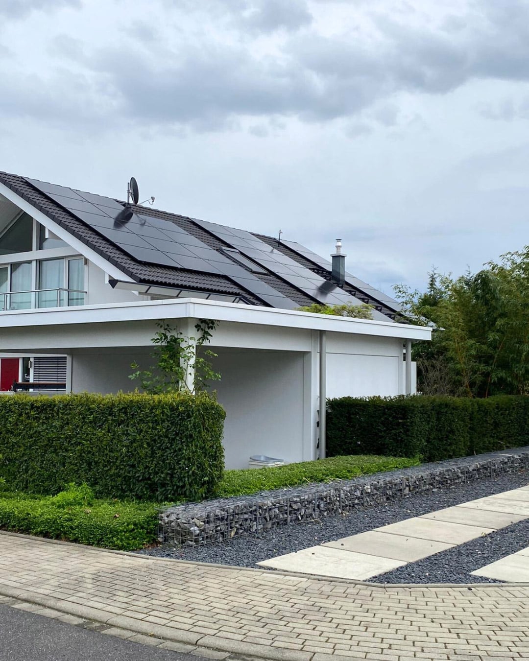 Solaranlage auf Dach von Einfamilienhaus